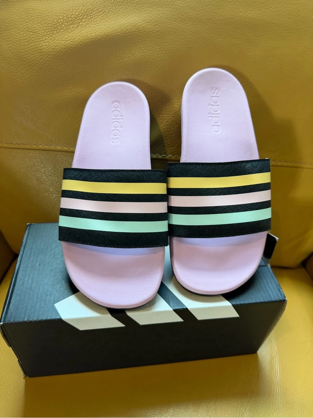 adidas girl’s Pink Slide Sandals with Black Strap and Pastel Stripes size 4
